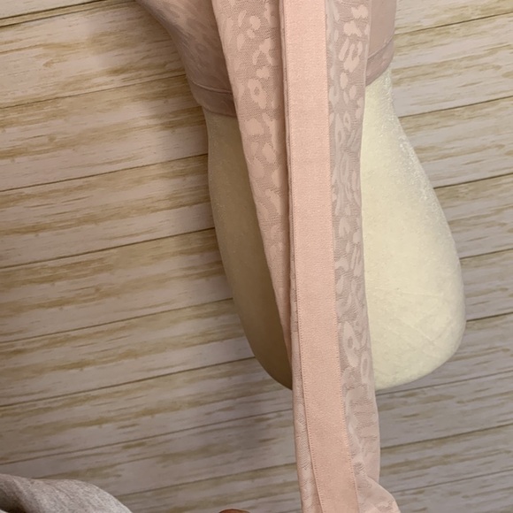 Victoria’s Secret Performance Zip Crop Top - Picture 5 of 9